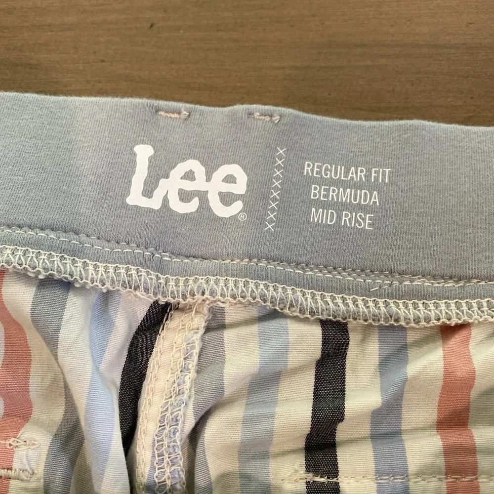 Lee‎ Womens Shorts Size 14 Reg Bermuda Striped Mid Rise Pockets Stretch Waist
